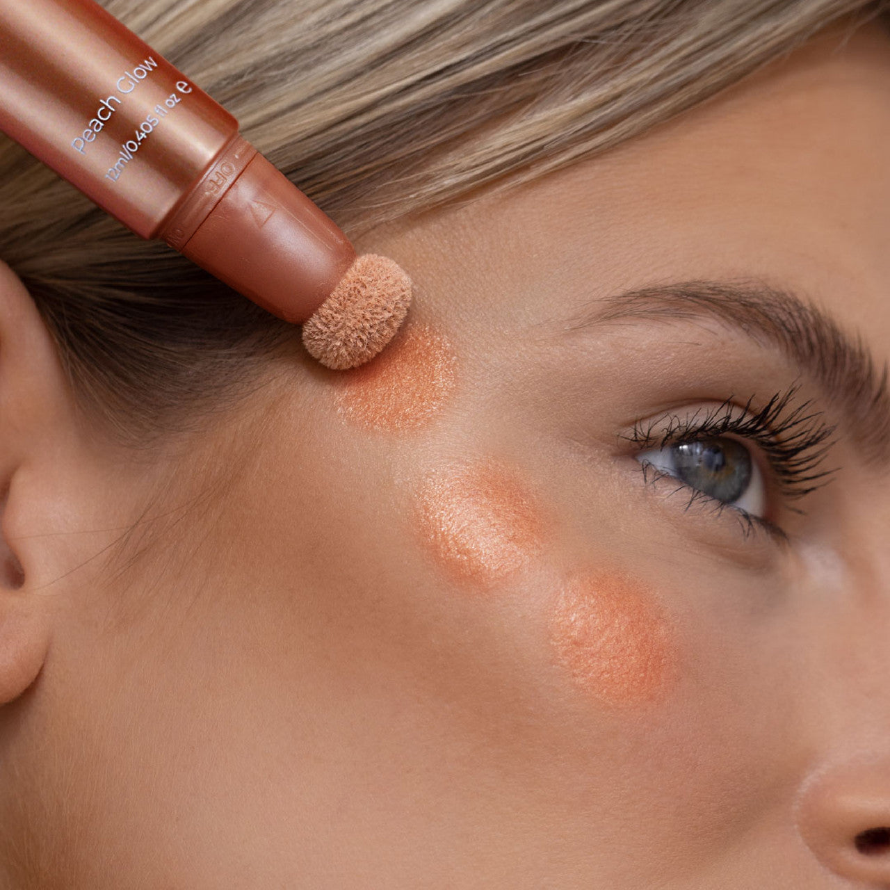 Highlight & Glow Beauty Wand Peach Glow